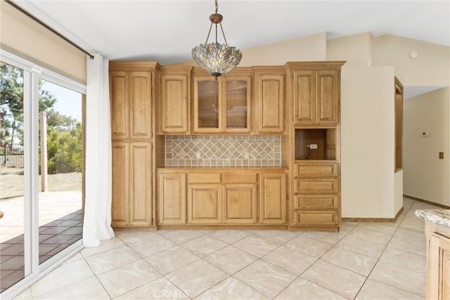 5695 N Yosemite, San Bernardino, CA 92407