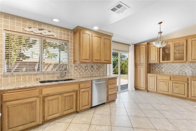 5695 N Yosemite, San Bernardino, CA 92407