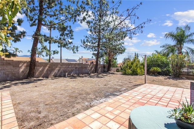 5695 N Yosemite, San Bernardino, CA 92407