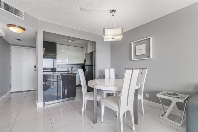 1830 Embassy Drive 613, West Palm Beach, FL 33401