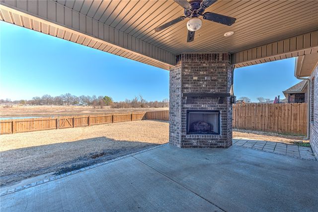 4588 Oldham Drive, Fayetteville, AR 72704