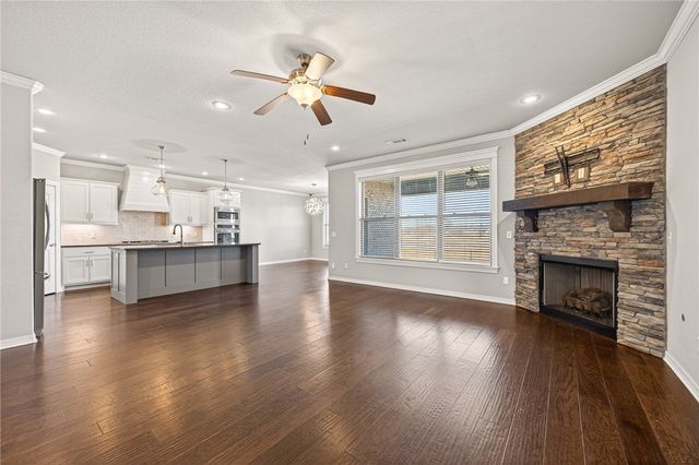 4588 Oldham Drive, Fayetteville, AR 72704