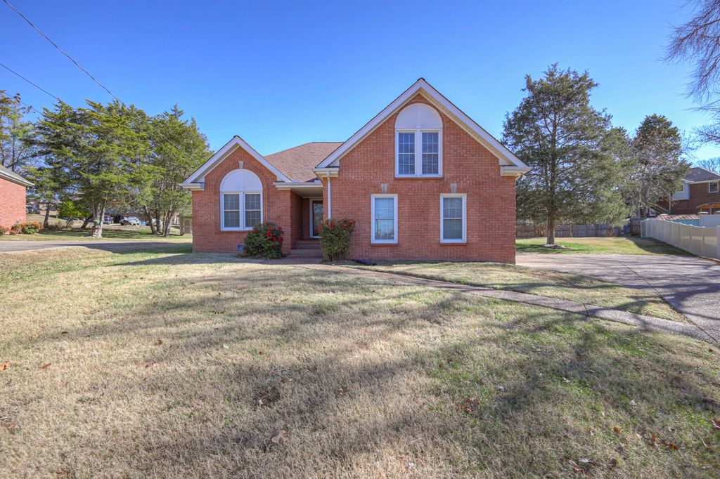 5224 Lana Renee Ct, Hermitage, TN 37076