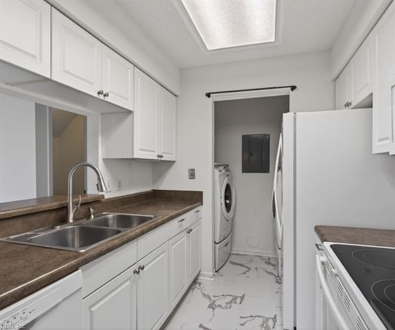 3801 Pamunkey River Reach Apt B, Portsmouth, VA 23703