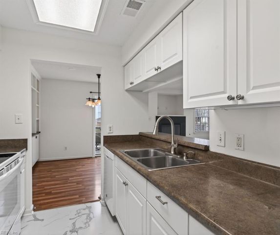 3801 Pamunkey River Reach Apt B, Portsmouth, VA 23703