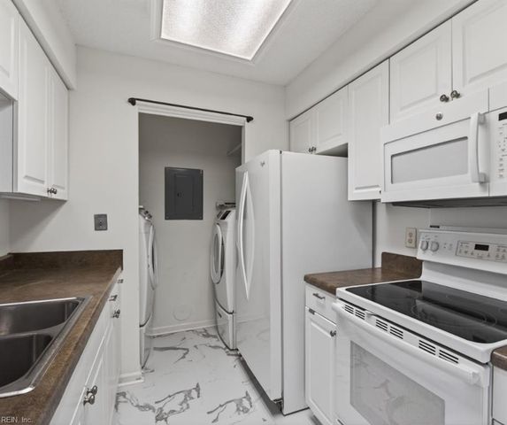 3801 Pamunkey River Reach Apt B, Portsmouth, VA 23703