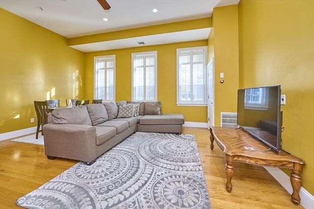 87 Franklin St 105, Quincy, MA 02169