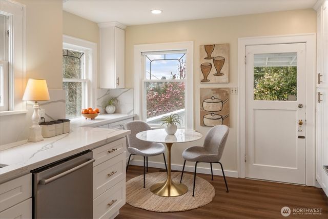 5701 30th Avenue NE, Seattle, WA 98105