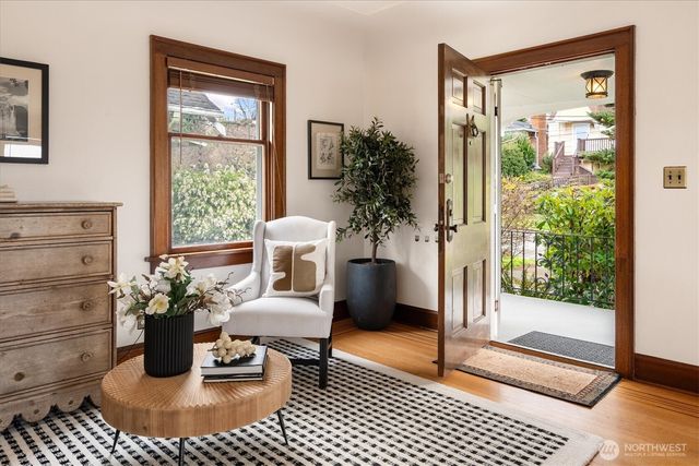 5701 30th Avenue NE, Seattle, WA 98105