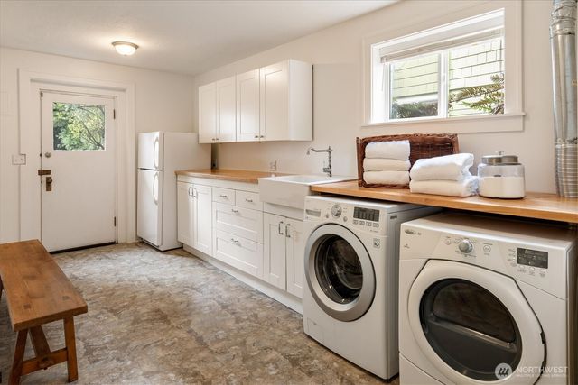 5701 30th Avenue NE, Seattle, WA 98105