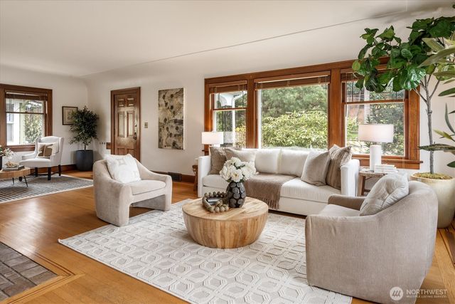 5701 30th Avenue NE, Seattle, WA 98105