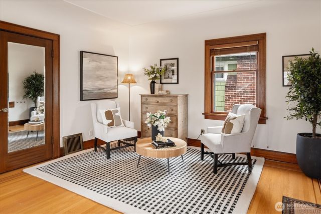 5701 30th Avenue NE, Seattle, WA 98105