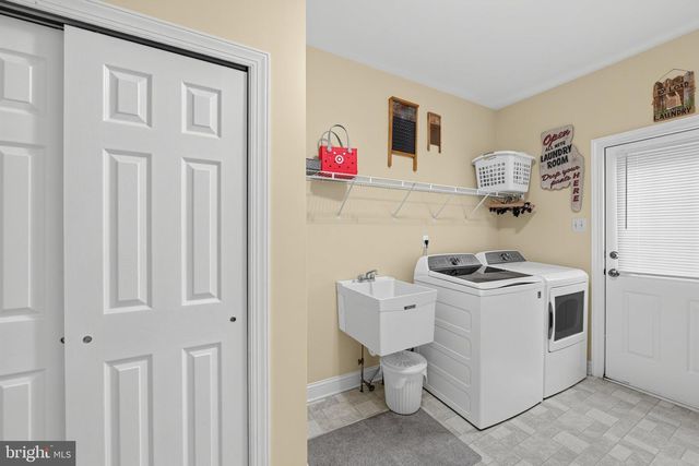 2 ROOSEVELT CIR, Downingtown, PA 19335