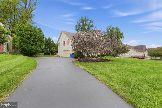 2 ROOSEVELT CIR, Downingtown, PA 19335