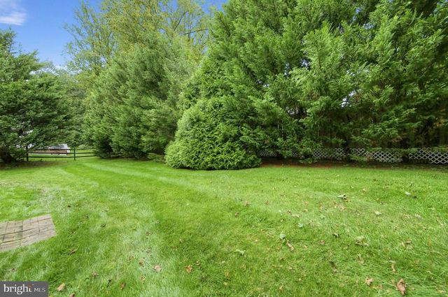 2 ROOSEVELT CIR, Downingtown, PA 19335