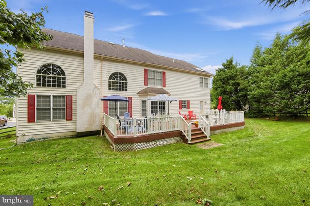 2 ROOSEVELT CIR, Downingtown, PA 19335