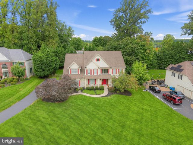2 ROOSEVELT CIR, Downingtown, PA 19335
