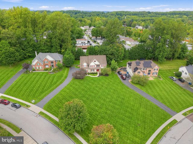 2 ROOSEVELT CIR, Downingtown, PA 19335