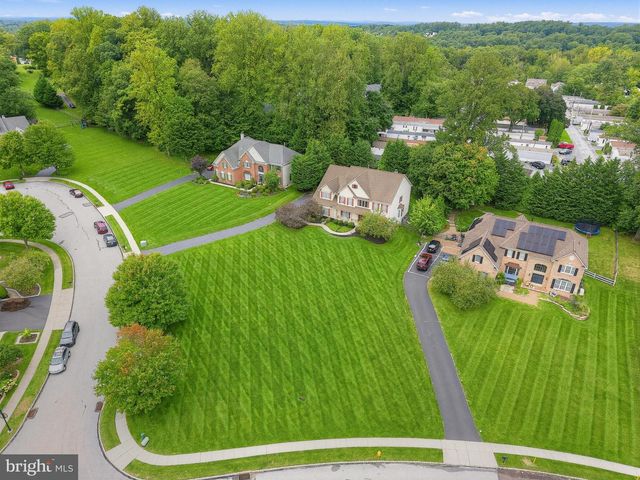 2 ROOSEVELT CIR, Downingtown, PA 19335