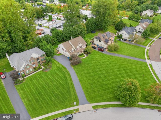 2 ROOSEVELT CIR, Downingtown, PA 19335