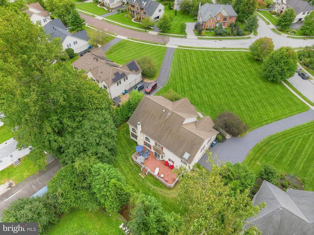 2 ROOSEVELT CIR, Downingtown, PA 19335