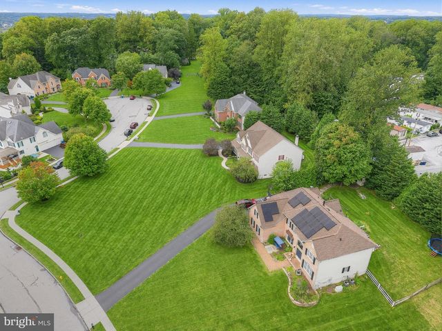 2 ROOSEVELT CIR, Downingtown, PA 19335
