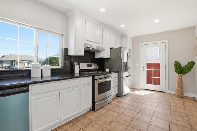 429 Daisy Lane, East Palo Alto, CA 94303