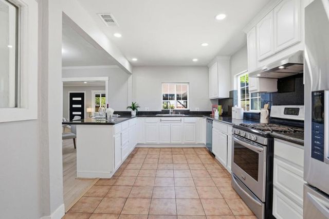 429 Daisy Lane, East Palo Alto, CA 94303