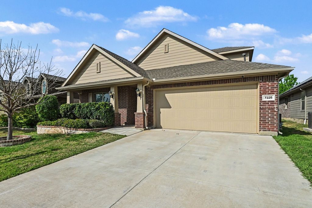 7225 Navoti Trail, Fort Worth, TX 76131