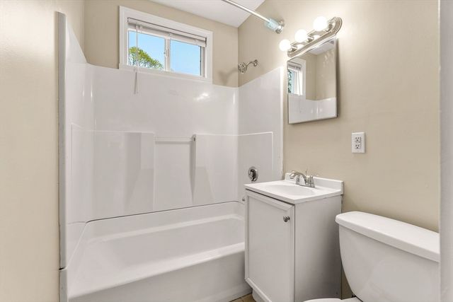 9 Maple Circle 1, Marblehead, MA 01945