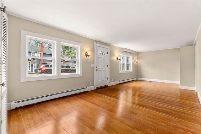 9 Maple Circle 1, Marblehead, MA 01945