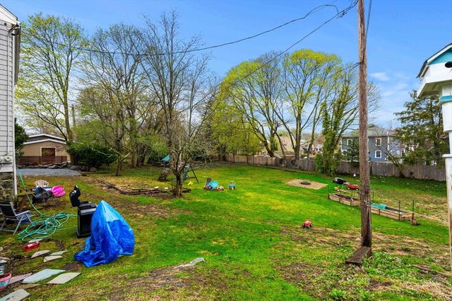 9 Maple Circle 1, Marblehead, MA 01945