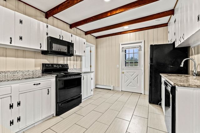 9 Maple Circle 1, Marblehead, MA 01945