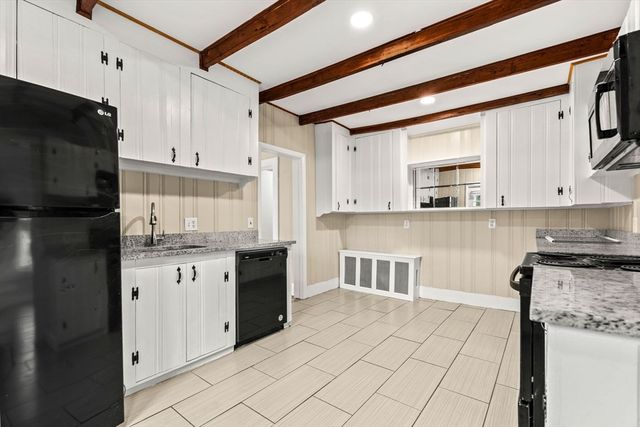 9 Maple Circle 1, Marblehead, MA 01945