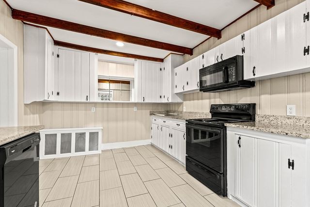 9 Maple Circle 1, Marblehead, MA 01945