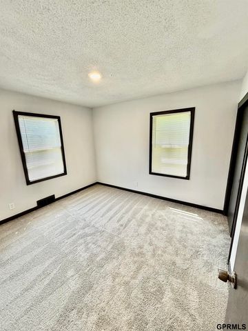 4018 N 42 Street, Omaha, NE 68111