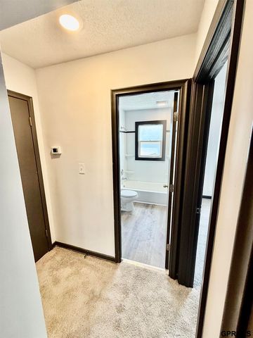 4018 N 42 Street, Omaha, NE 68111