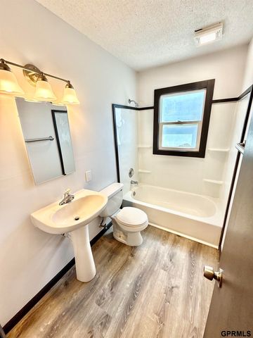 4018 N 42 Street, Omaha, NE 68111
