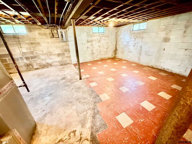 4018 N 42 Street, Omaha, NE 68111