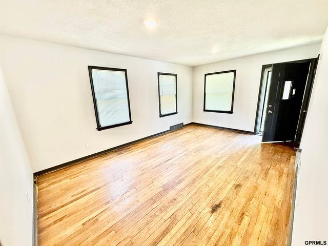 4018 N 42 Street, Omaha, NE 68111