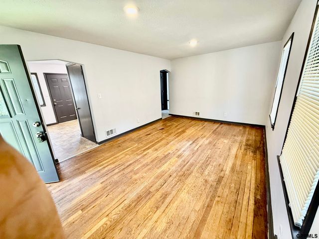 4018 N 42 Street, Omaha, NE 68111
