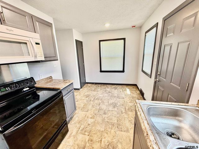 4018 N 42 Street, Omaha, NE 68111