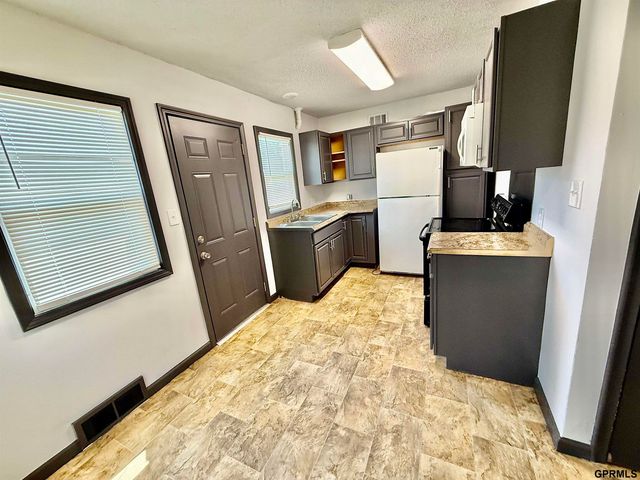 4018 N 42 Street, Omaha, NE 68111