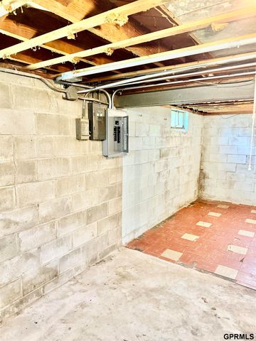 4018 N 42 Street, Omaha, NE 68111