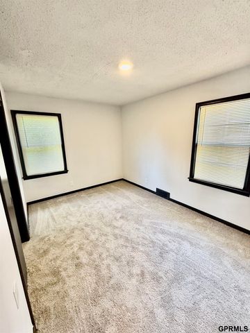 4018 N 42 Street, Omaha, NE 68111