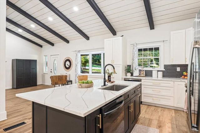 1606 E Nancy Creek Drive, Brookhaven, GA 30319