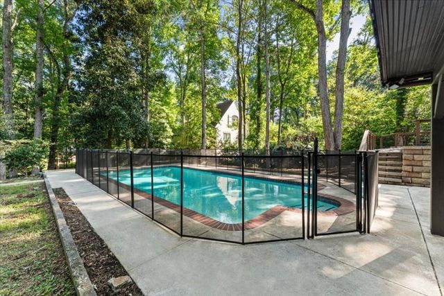1606 E Nancy Creek Drive, Brookhaven, GA 30319