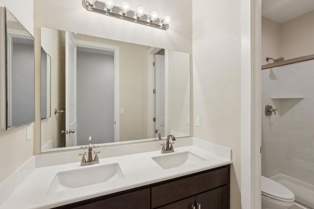 2464 Dilip Dr, Manteca, CA 95337