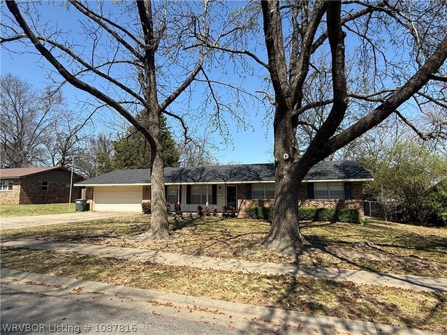 1707 Fryar Drive, Sallisaw, OK 74955