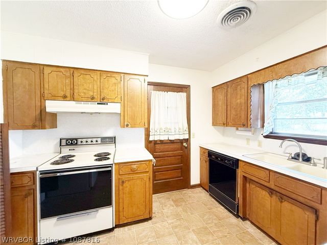 1707 Fryar Drive, Sallisaw, OK 74955